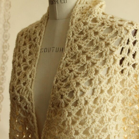 Vintage 1960s 1970s Shawl, Ivory Knit with Fringe Cape or Wrap - Picture 5 of 11